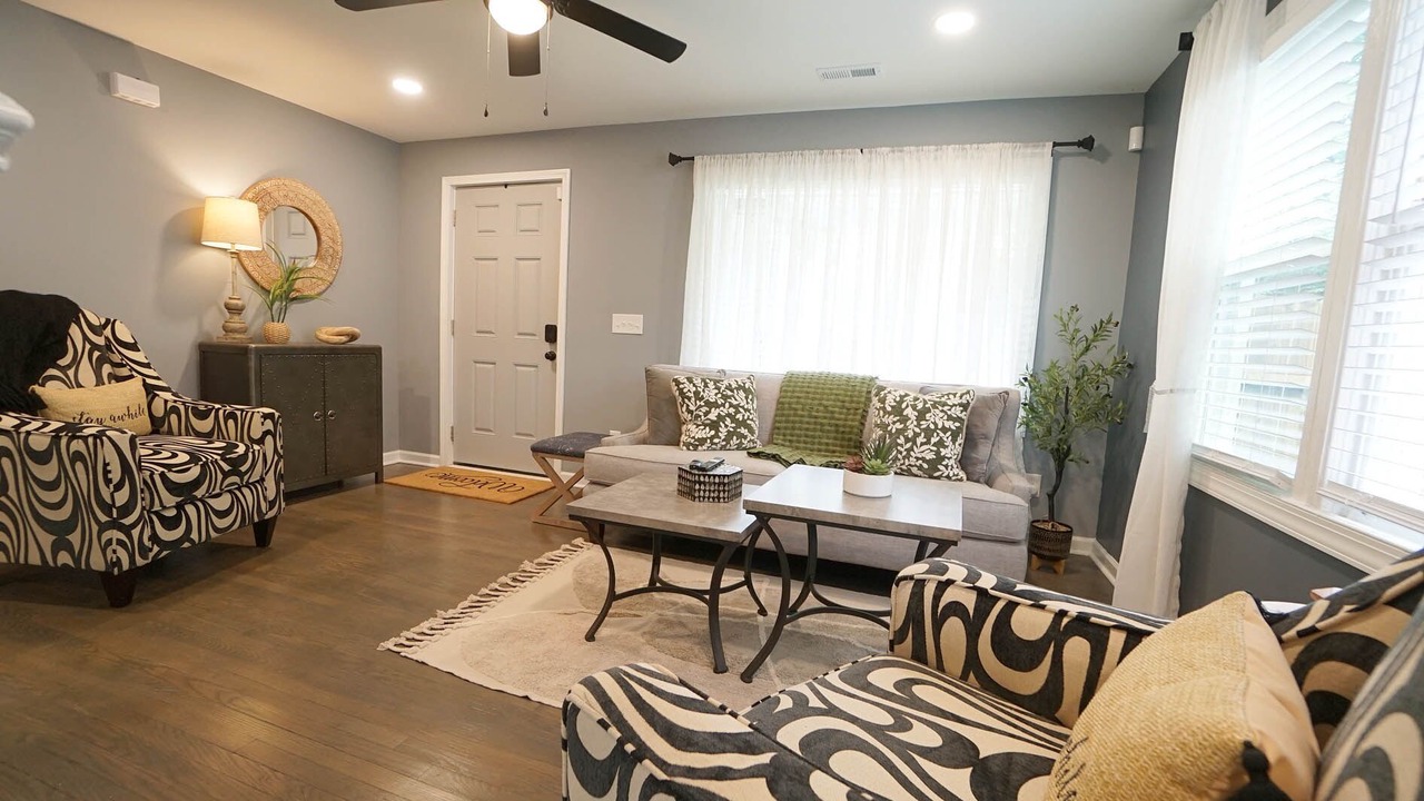 Photo of Livingroom in Downtown