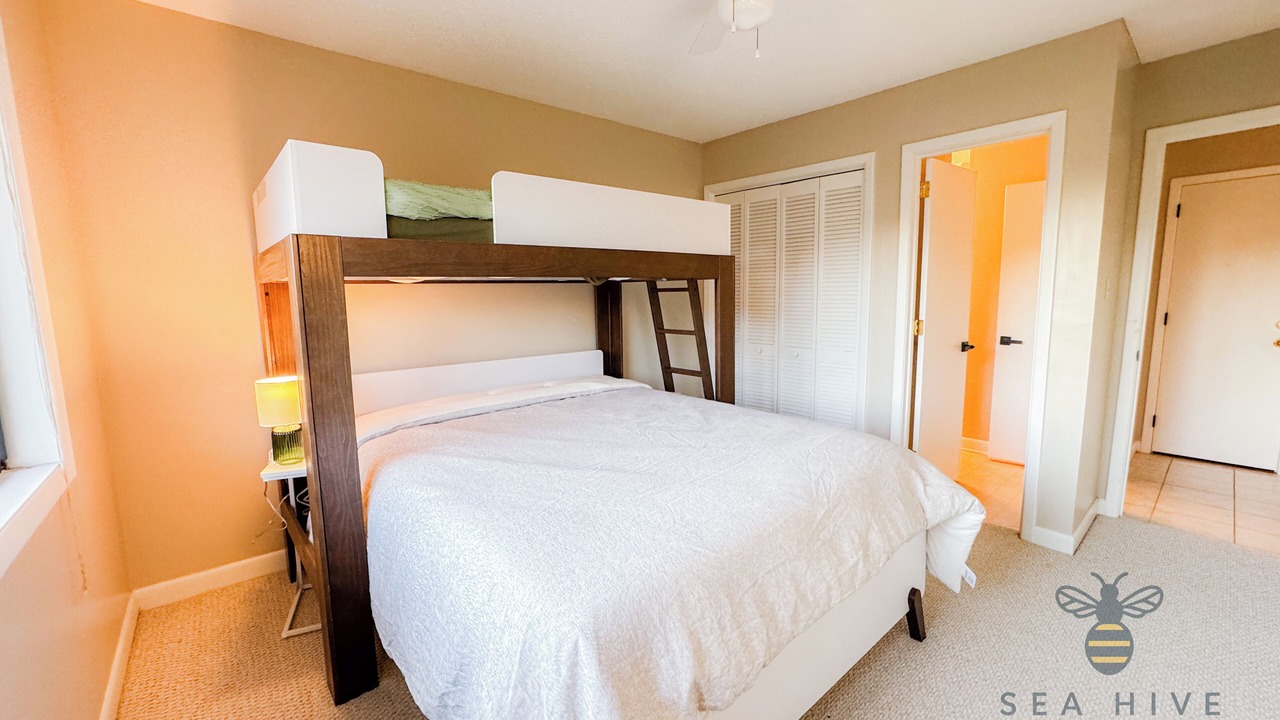 Photo of Bedroom in Caswell Beach