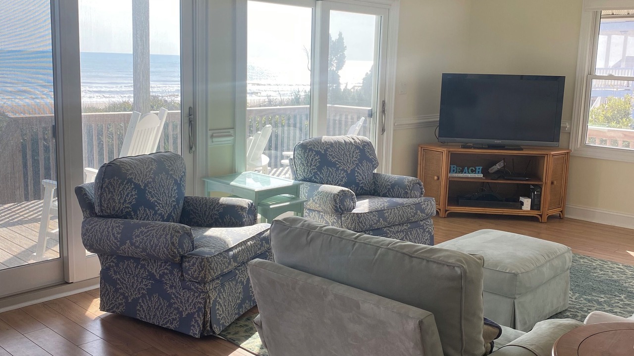 Photo of Livingroom in Pine Knoll Shores