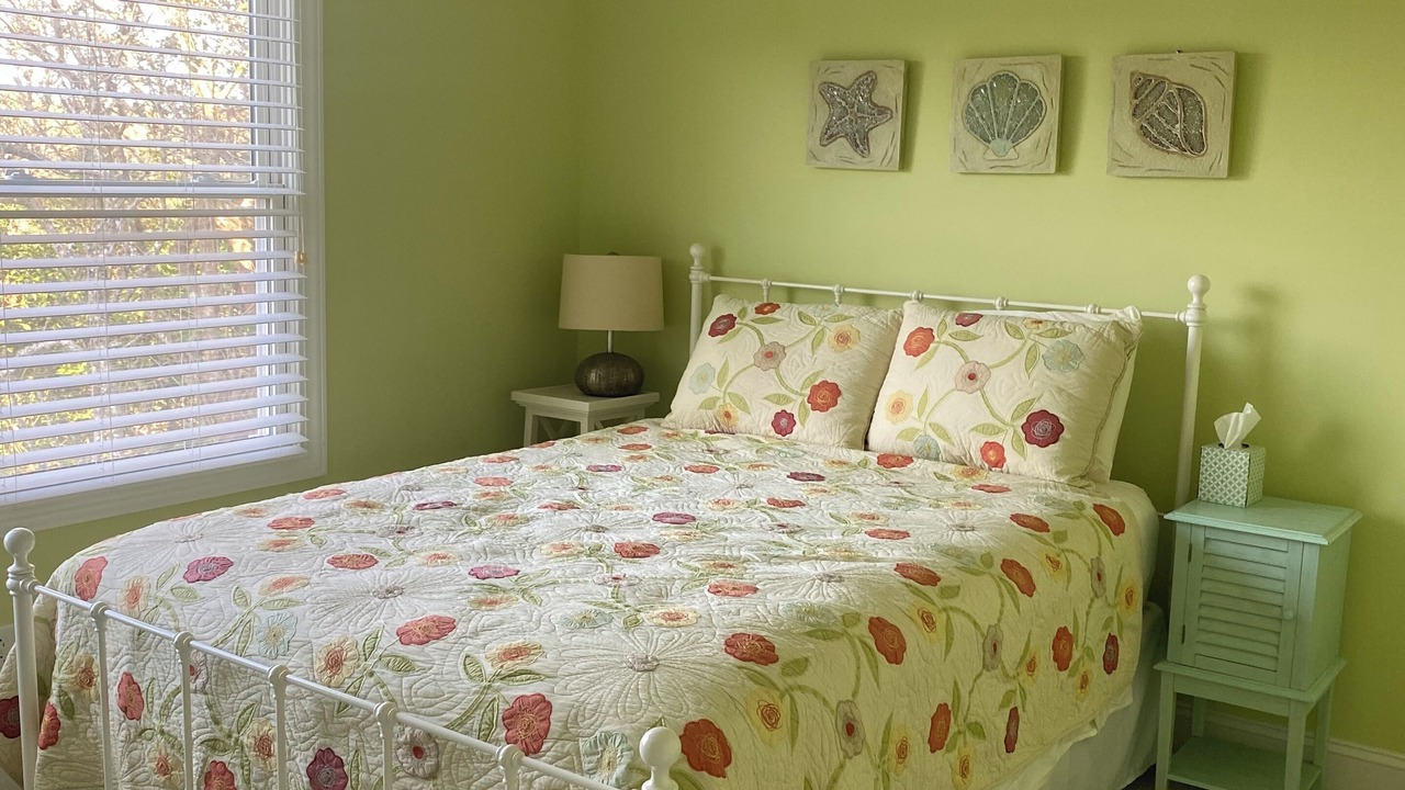 Photo of Bedroom in Pine Knoll Shores