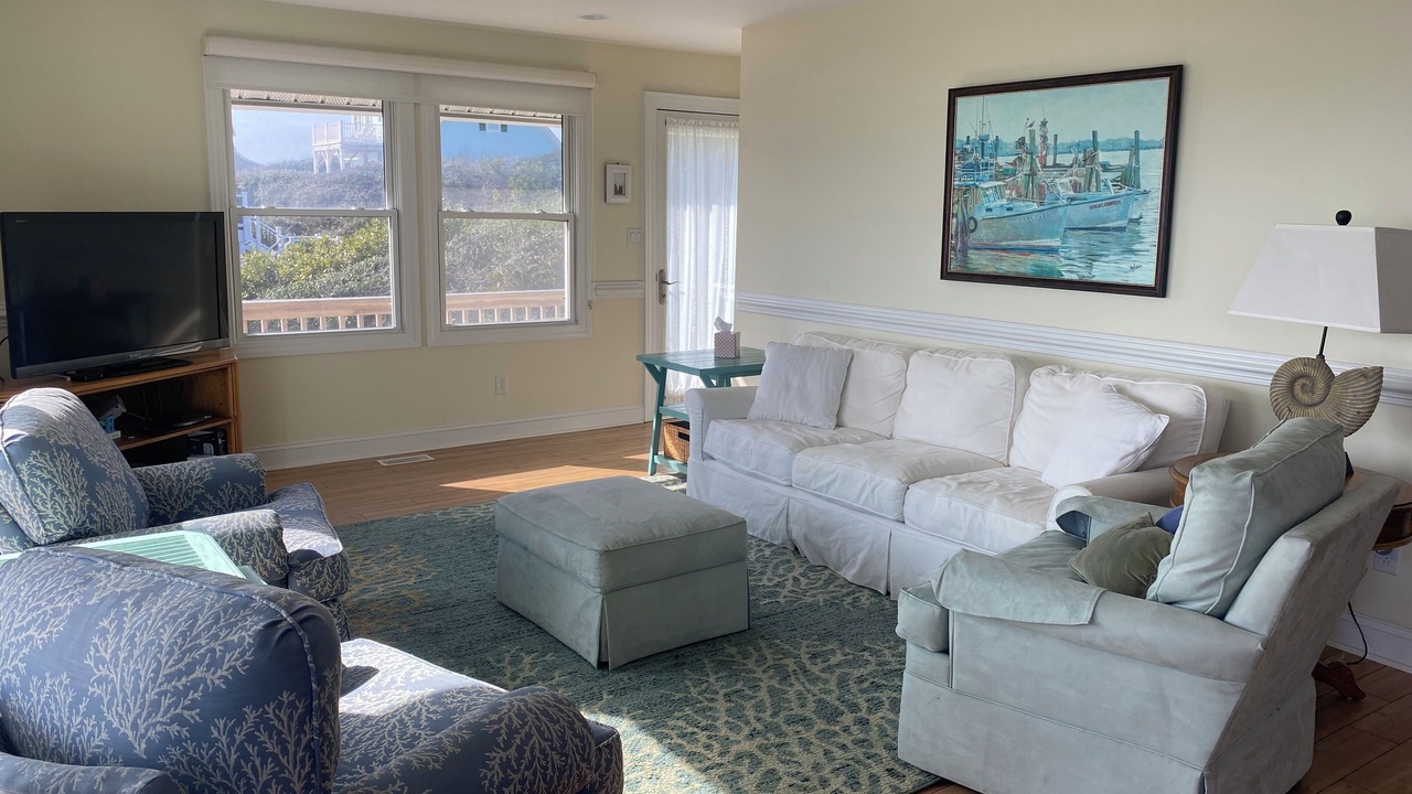 Photo of Livingroom in Pine Knoll Shores