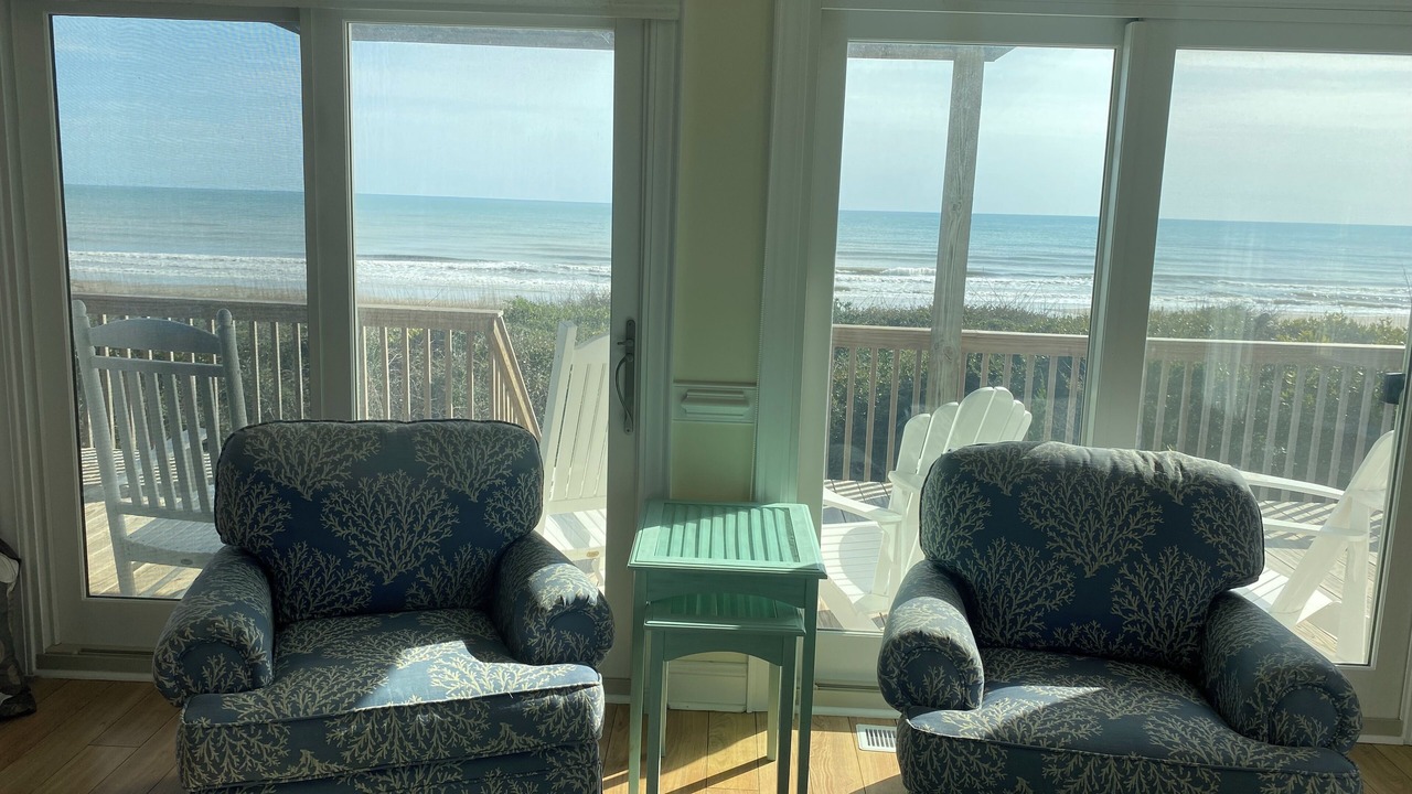 Photo of Livingroom in Pine Knoll Shores