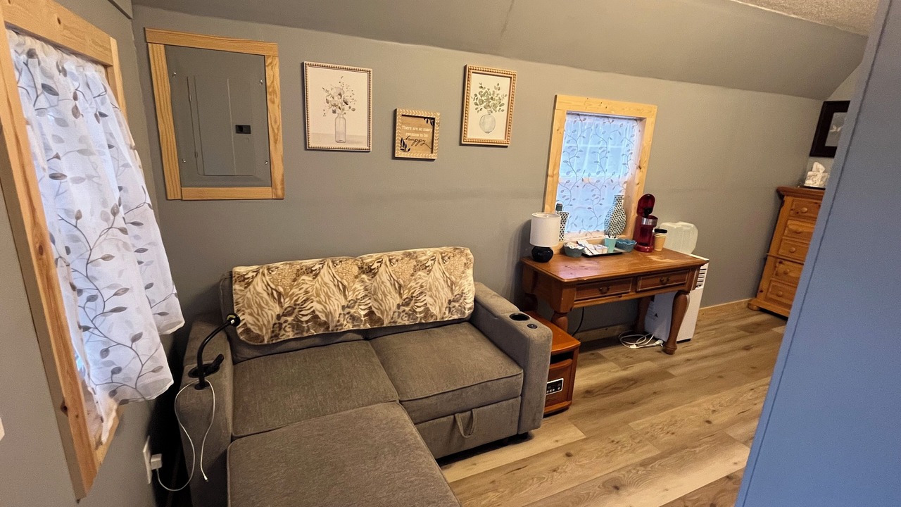 Photo of Livingroom in Alexander County