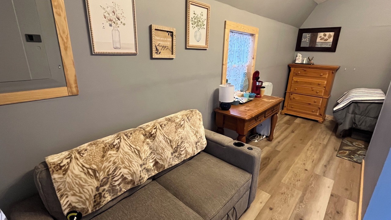 Photo of Livingroom in Alexander County