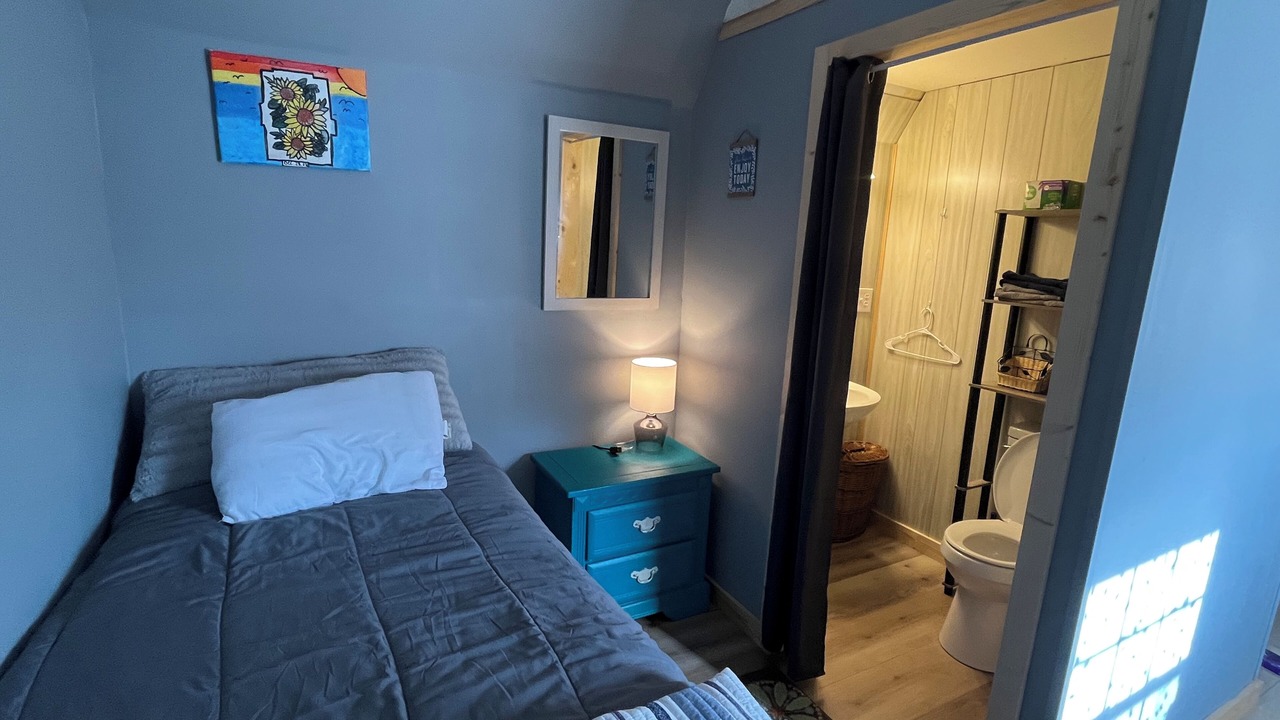 Photo of Bedroom in Alexander County