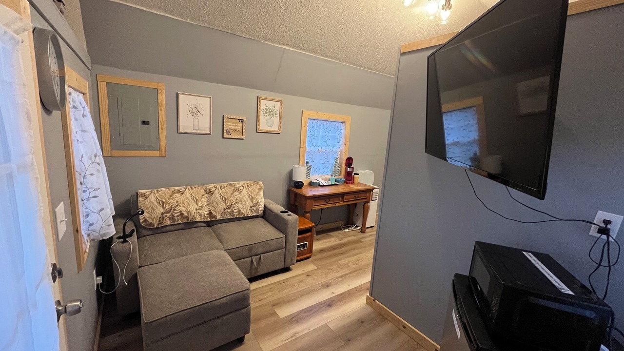 Photo of Livingroom in Alexander County