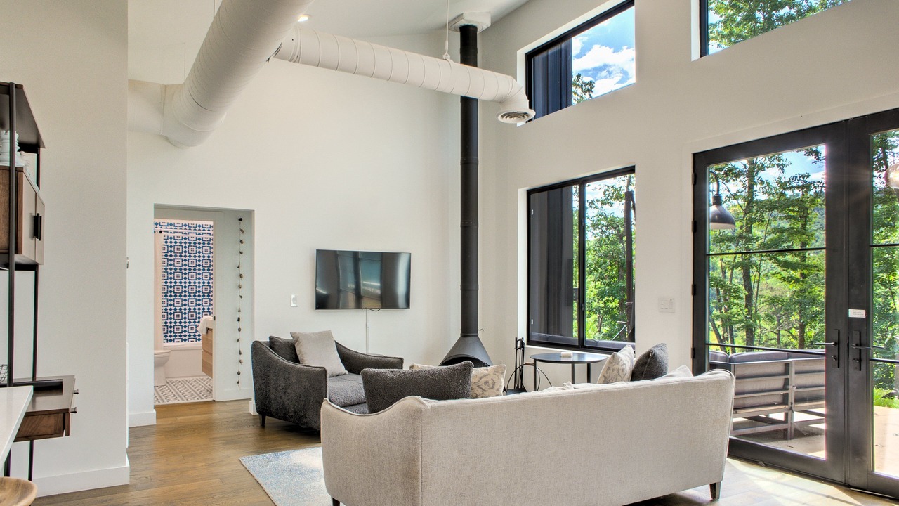 Photo of Livingroom in Old Fort