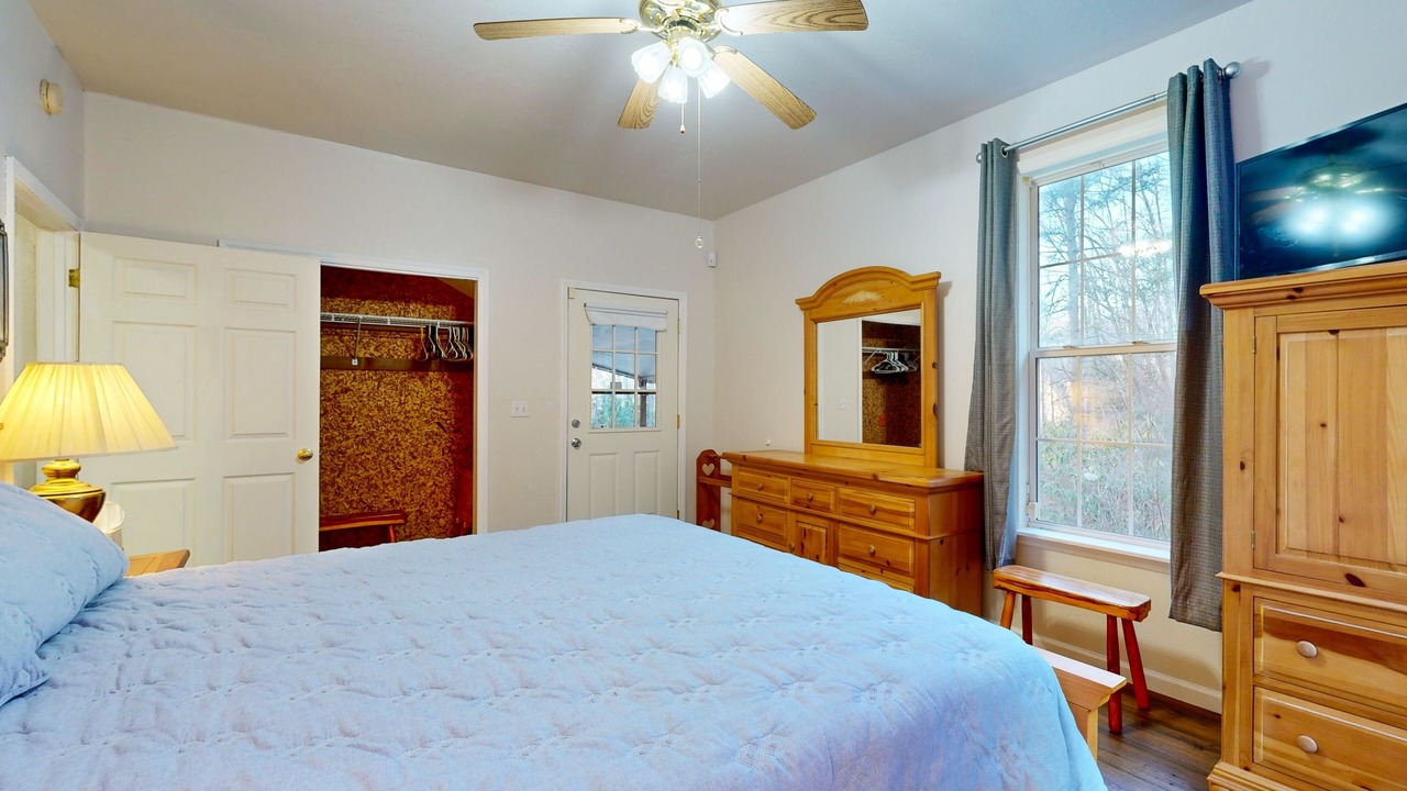 Photo of Bedroom in Sylva