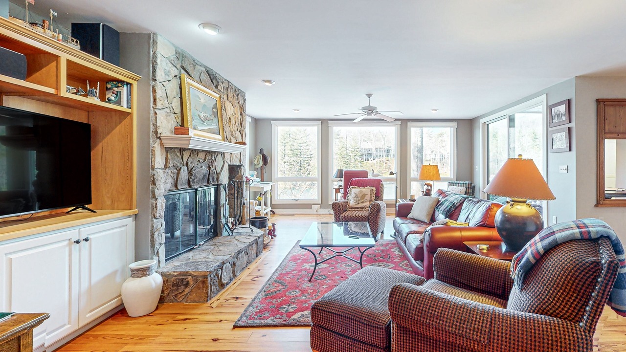 Photo of Livingroom in Sapphire