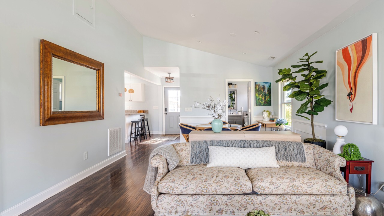 Photo of Livingroom in South Belmont