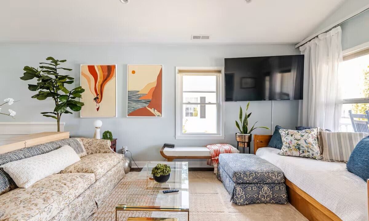 Photo of Livingroom in South Belmont