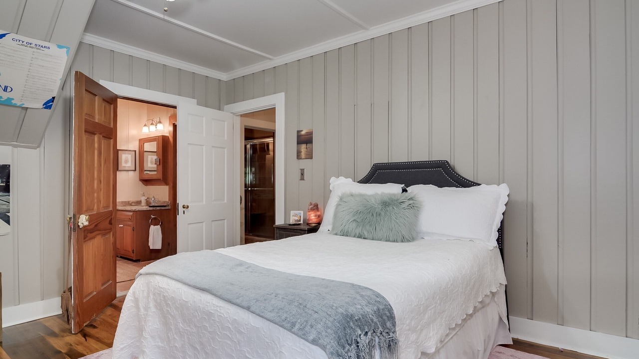 Photo of Bedroom in Summerville