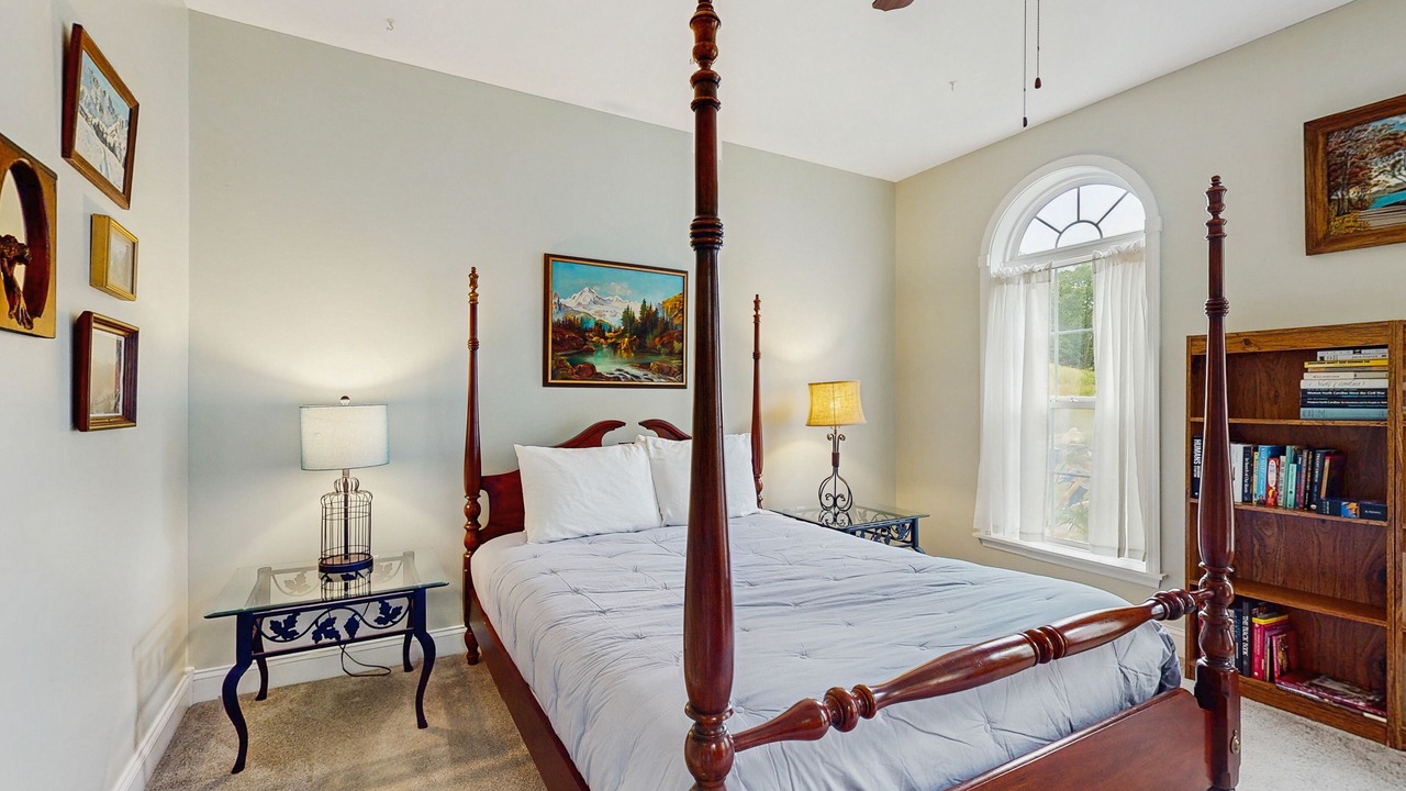 Photo of Bedroom in Arden