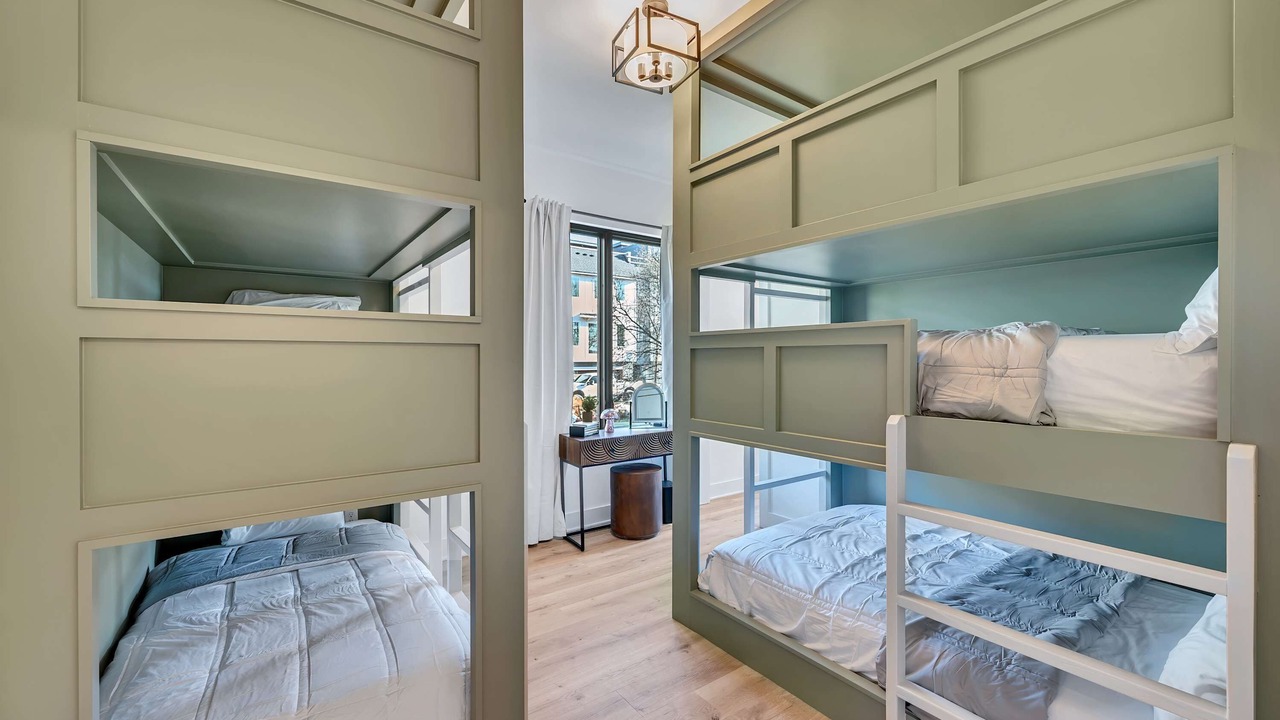 Photo of Bedroom in Hurwood Heights
