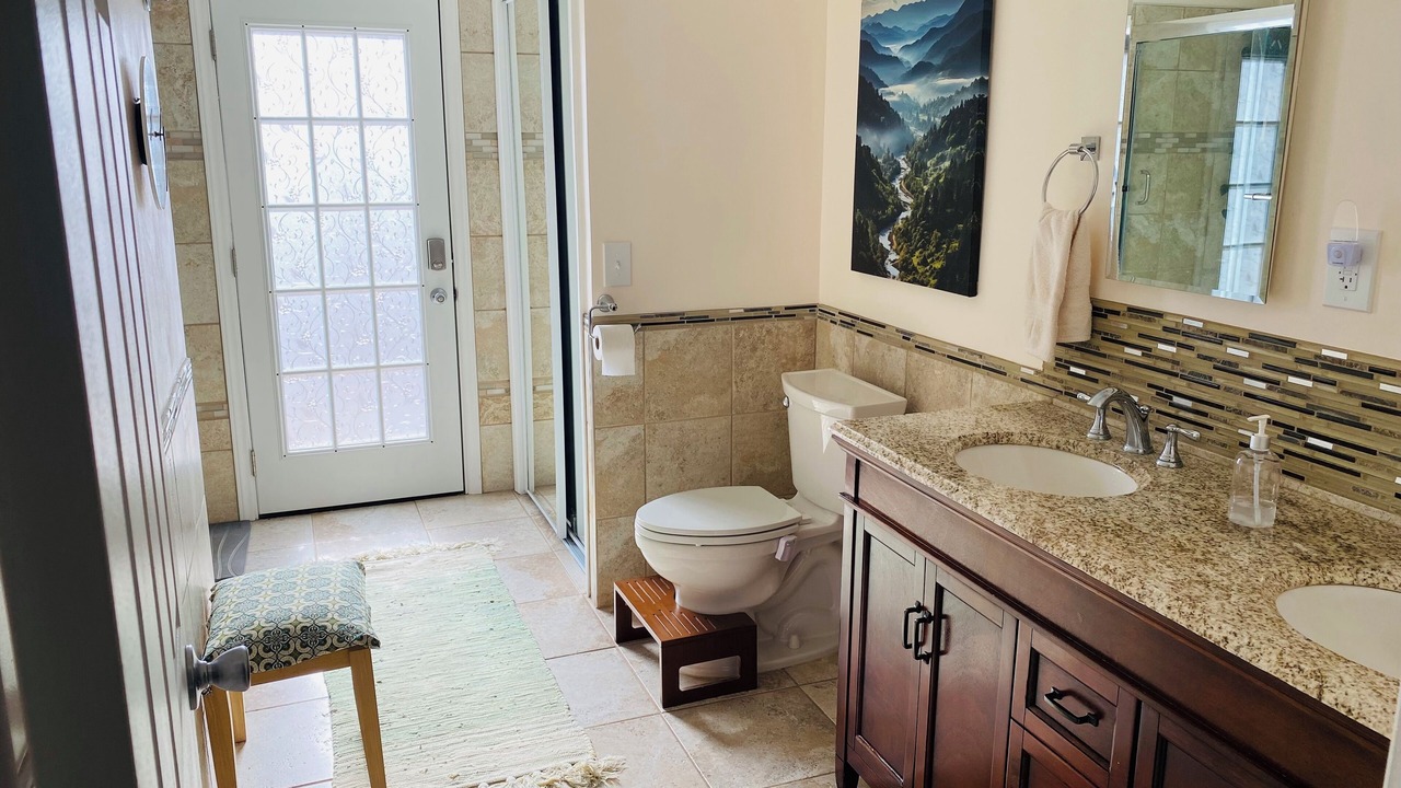Photo of Bathroom in Candler