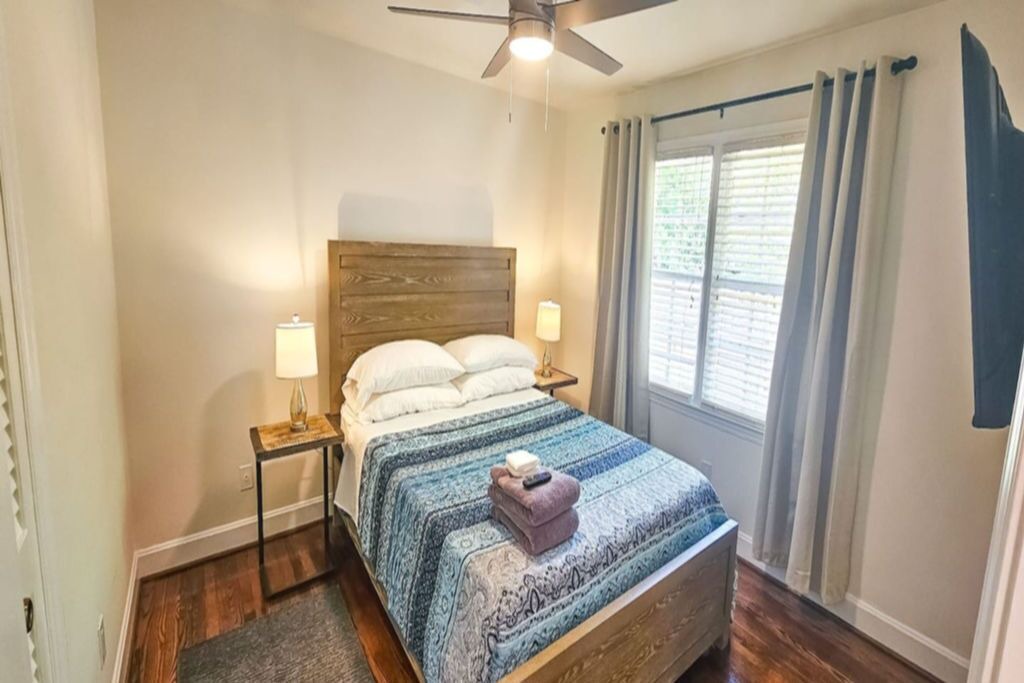 Photo of Bedroom in Executive Park