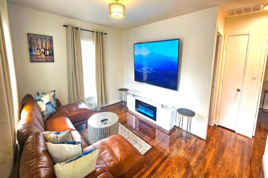 Photo of Livingroom in Executive Park