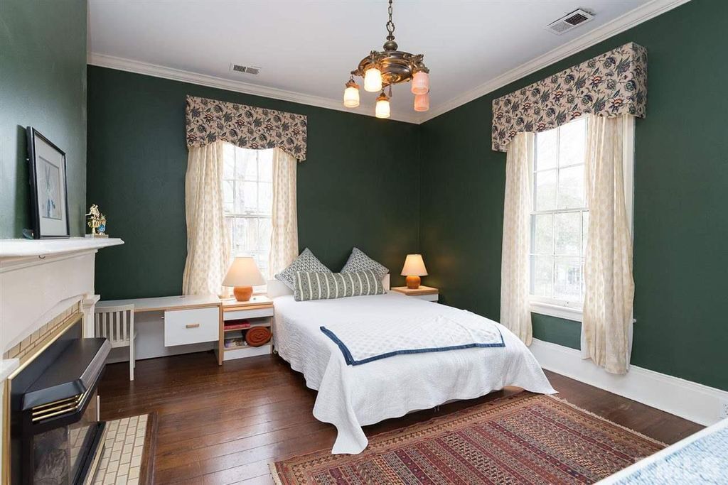 Photo of Bedroom in Historic Oakwood