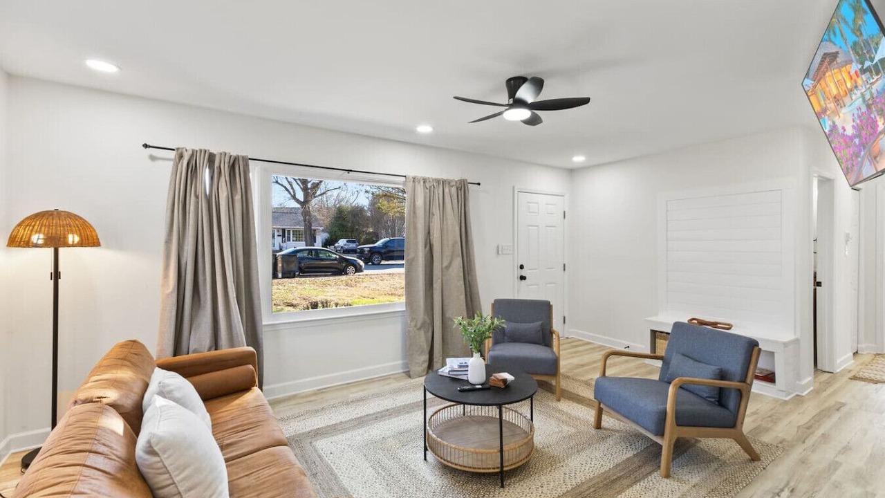 Photo of Livingroom in Burlington