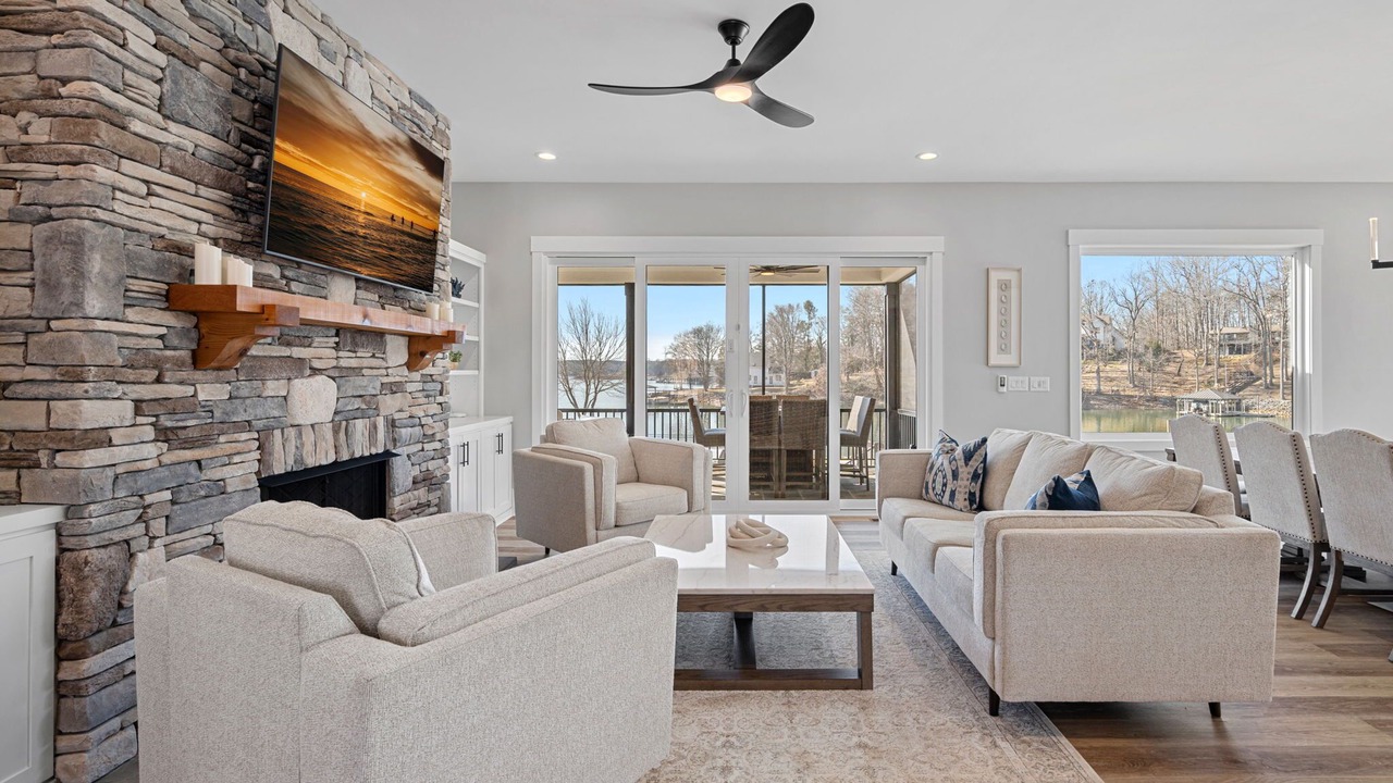 Photo of Livingroom in Lake Norman of Catawba