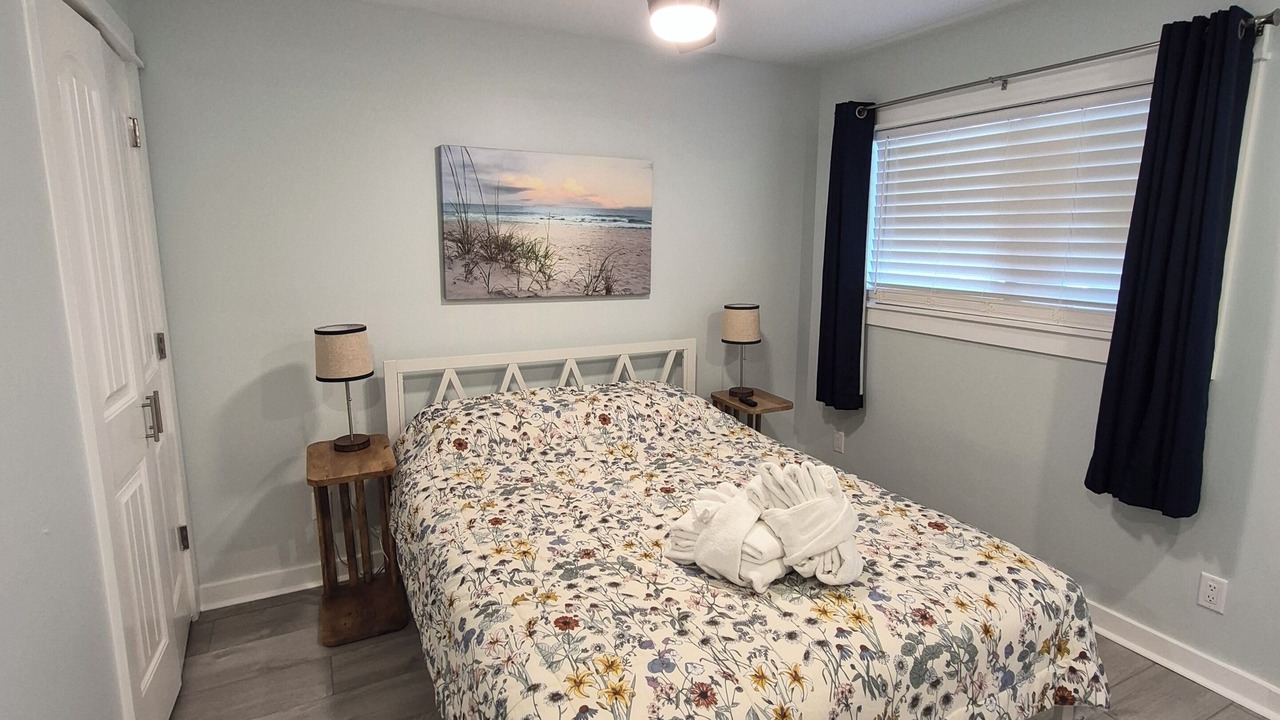Photo of Bedroom in Folly Field
