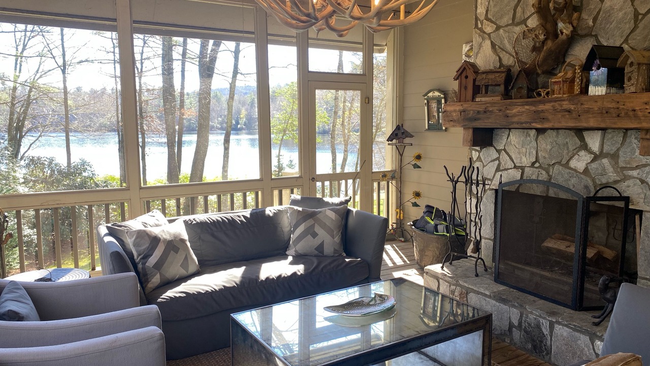 Photo of Livingroom in Lake Toxaway