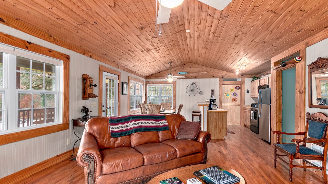 Photo of Livingroom in Hendersonville