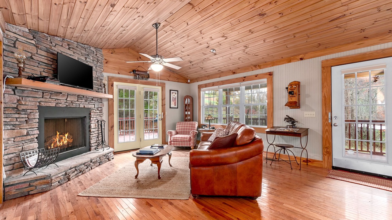 Photo of Livingroom in Hendersonville