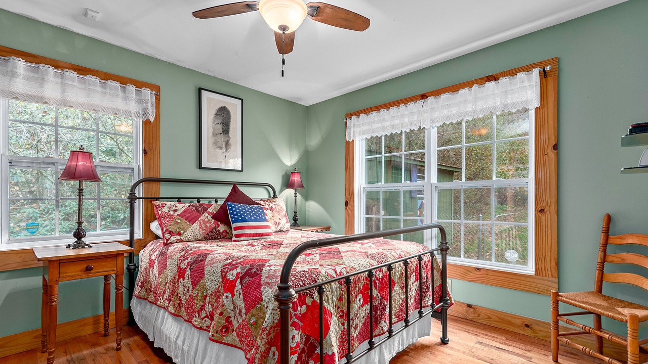 Photo of Bedroom in Hendersonville