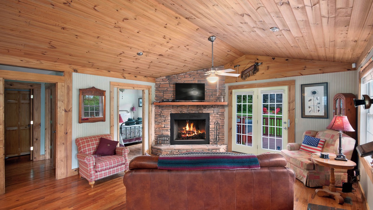 Photo of Livingroom in Hendersonville