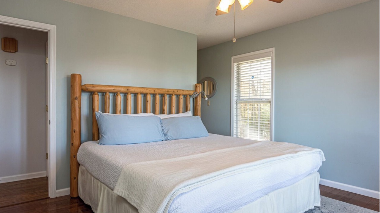 Photo of Bedroom in Hendersonville