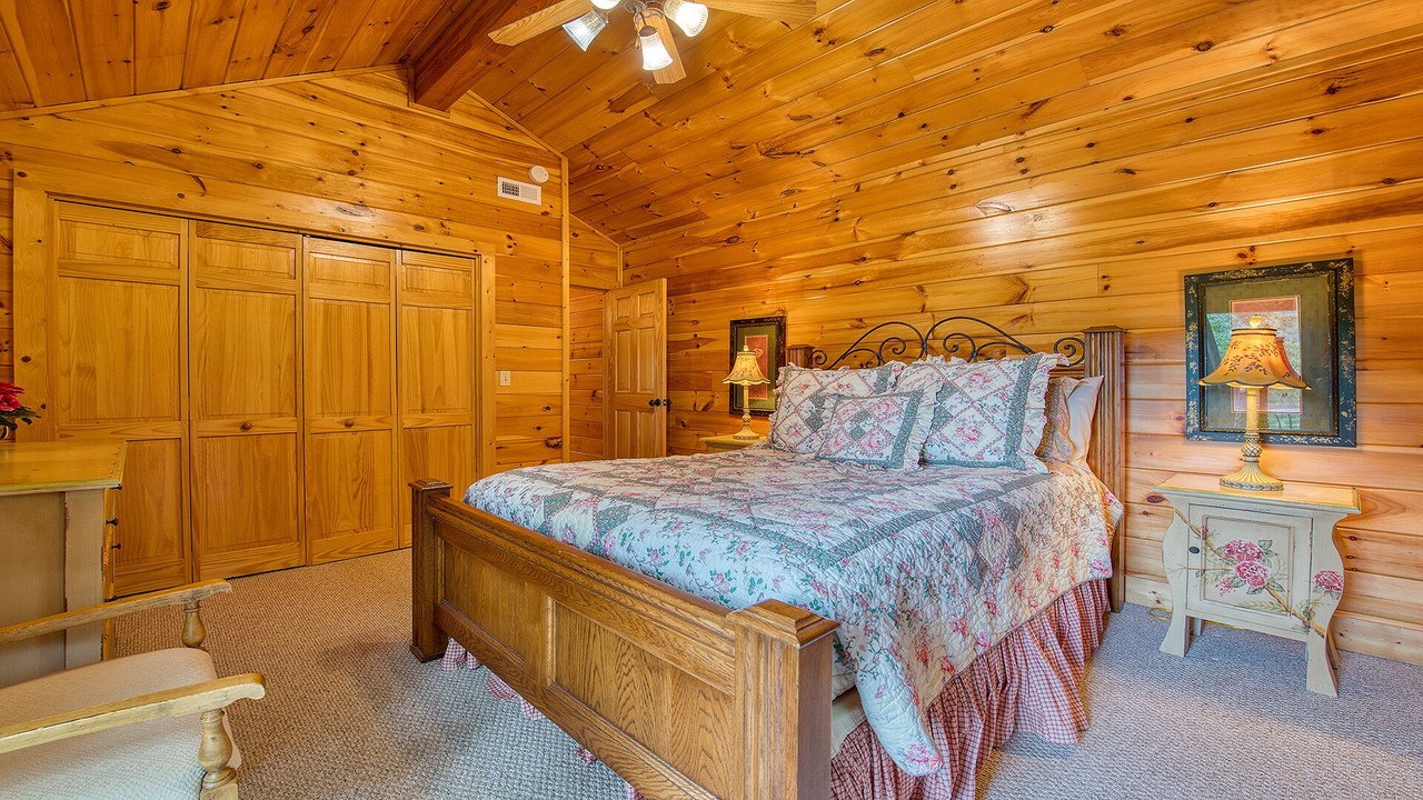 Photo of Bedroom in Maggie Valley
