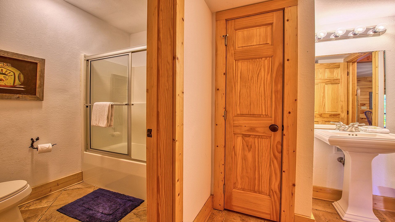Photo of Bathroom in Maggie Valley