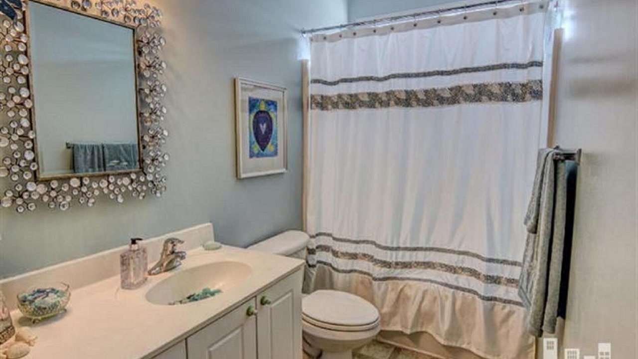 Photo of Bathroom in Wilmington Beach