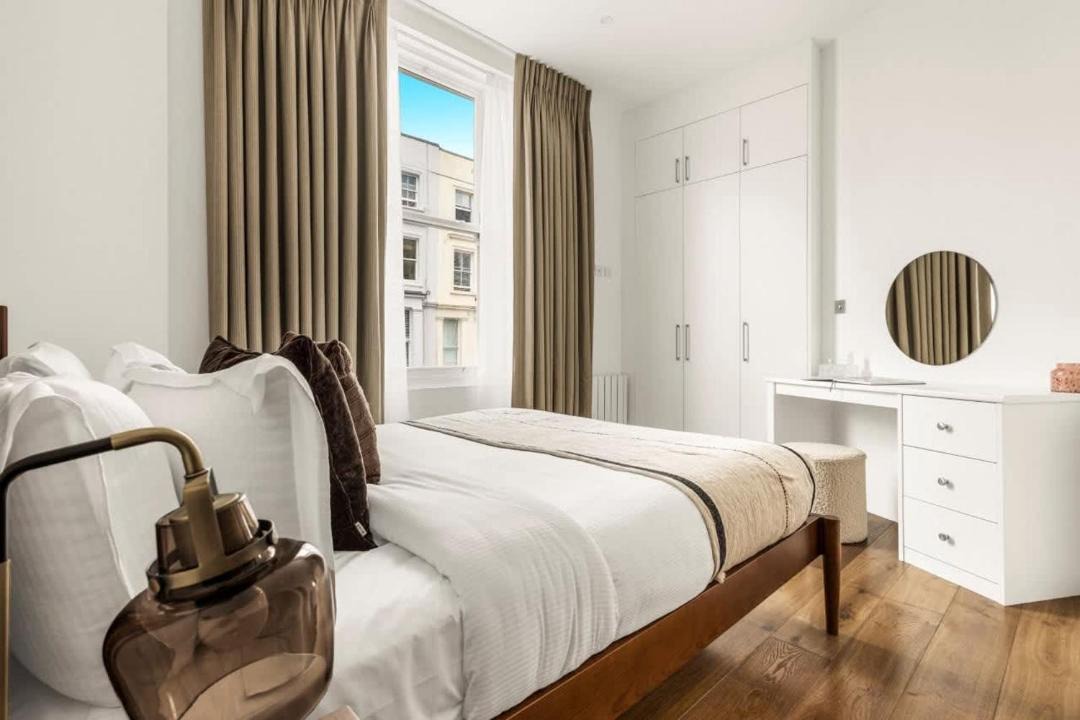 Photo of Bedroom in Royal Borough of Kensington and Chelsea