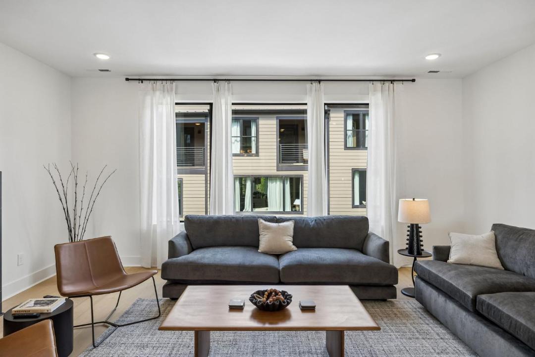 Photo of Livingroom in Hurwood Heights