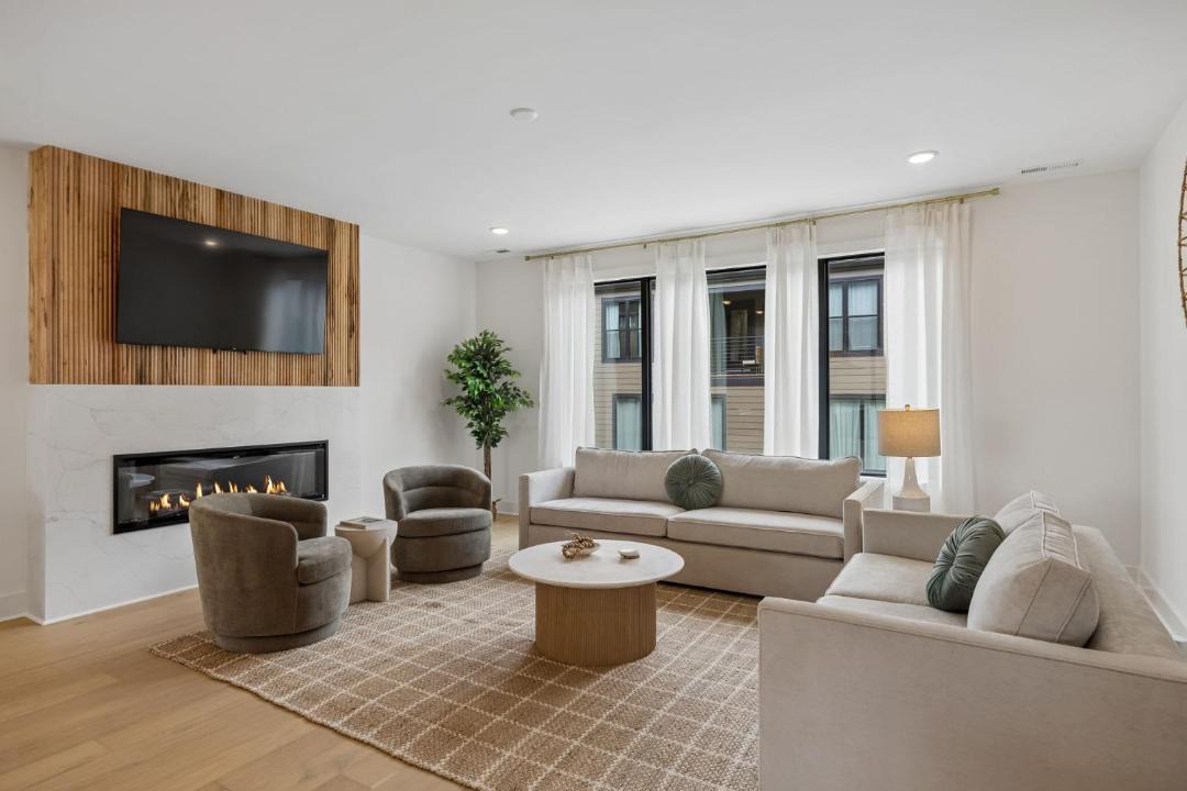 Photo of Livingroom in Hurwood Heights