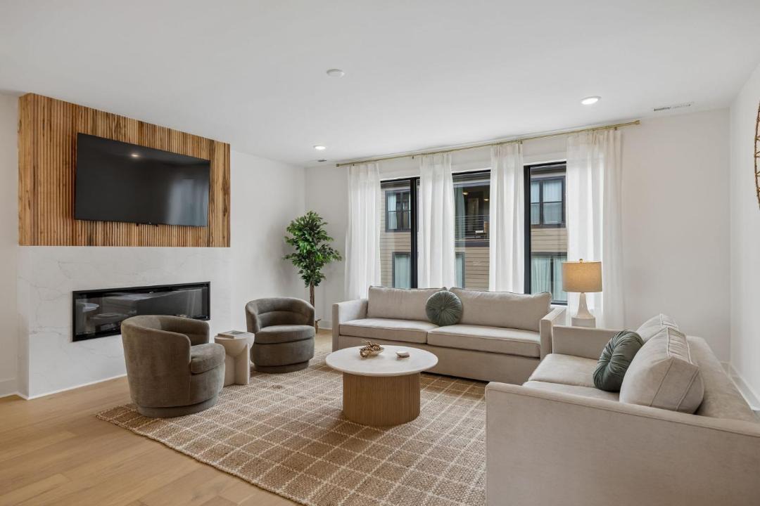 Photo of Livingroom in Hurwood Heights