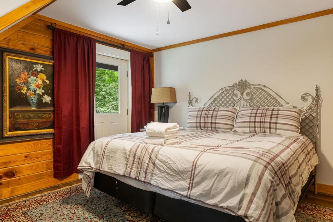 Photo of Bedroom in Cullowhee