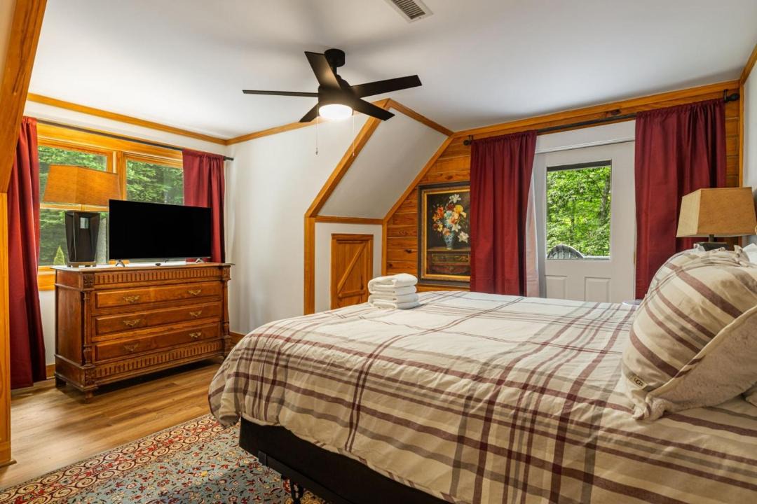 Photo of Bedroom in Cullowhee