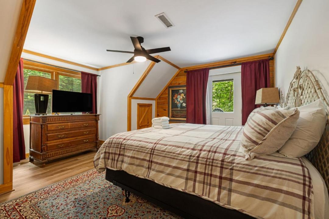 Photo of Bedroom in Cullowhee