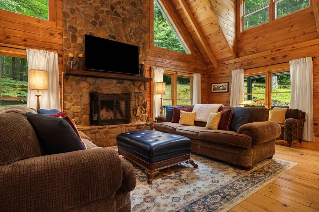 Photo of Livingroom in Cullowhee