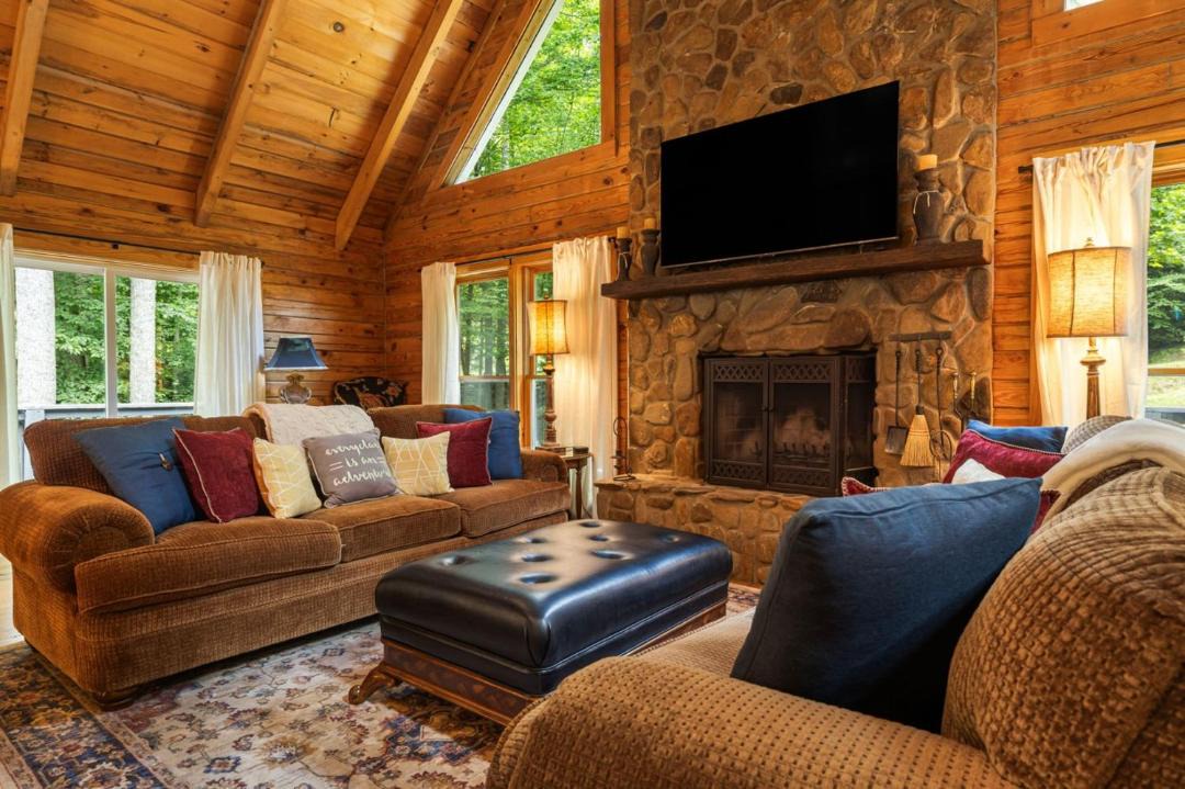 Photo of Livingroom in Cullowhee