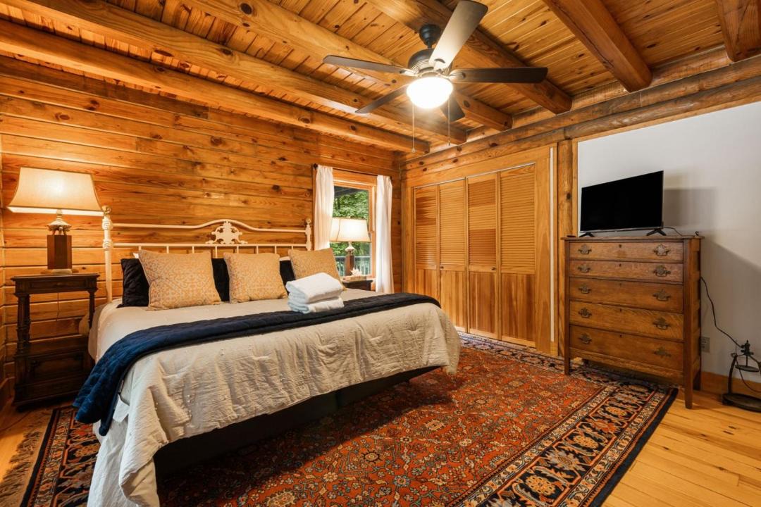 Photo of Bedroom in Cullowhee