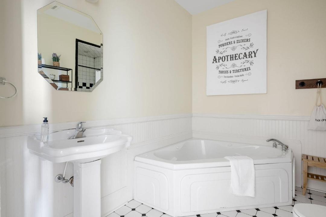Photo of Bathroom in Cannonborough Elliotborough