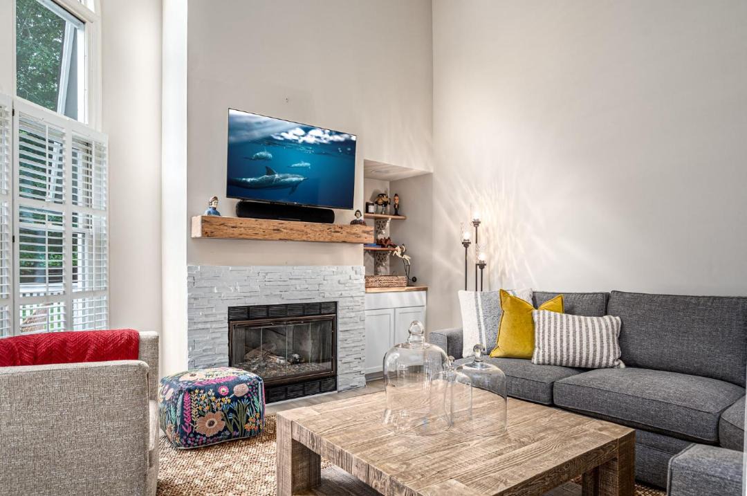 Photo of Livingroom in Chapel Hill