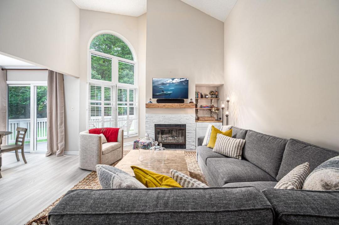 Photo of Livingroom in Chapel Hill