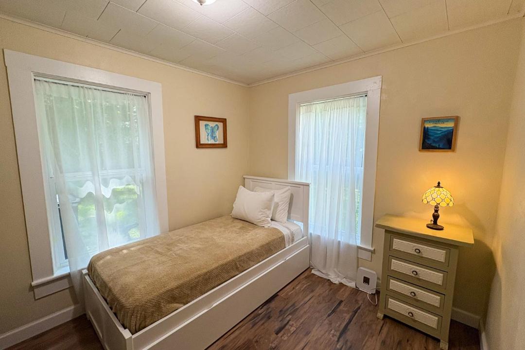 Photo of Bedroom in Hendersonville