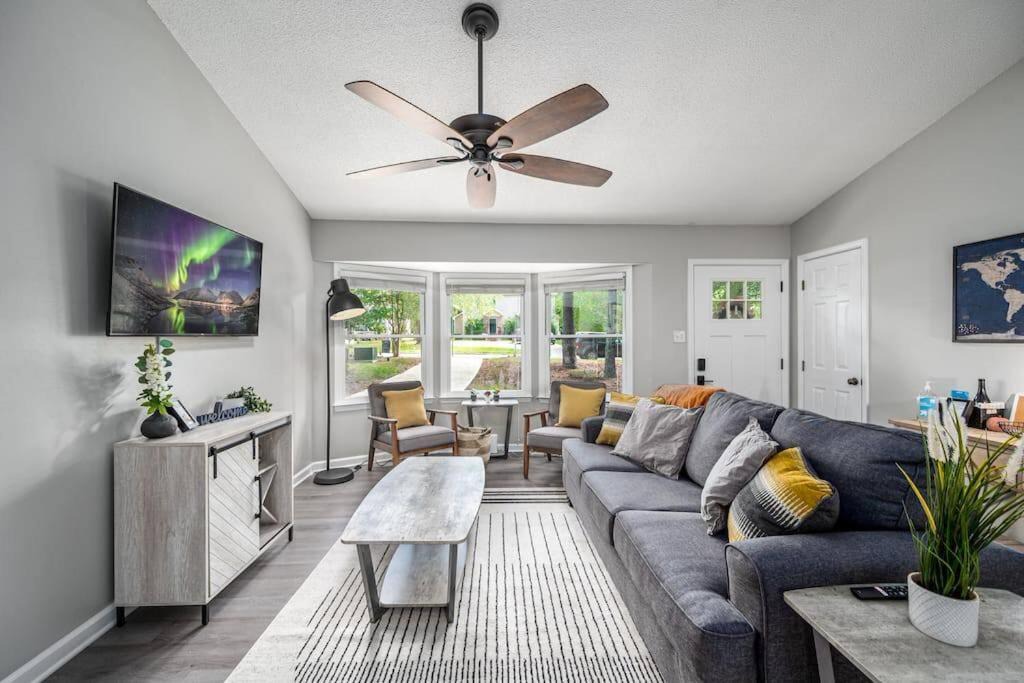 Photo of Livingroom in Apex