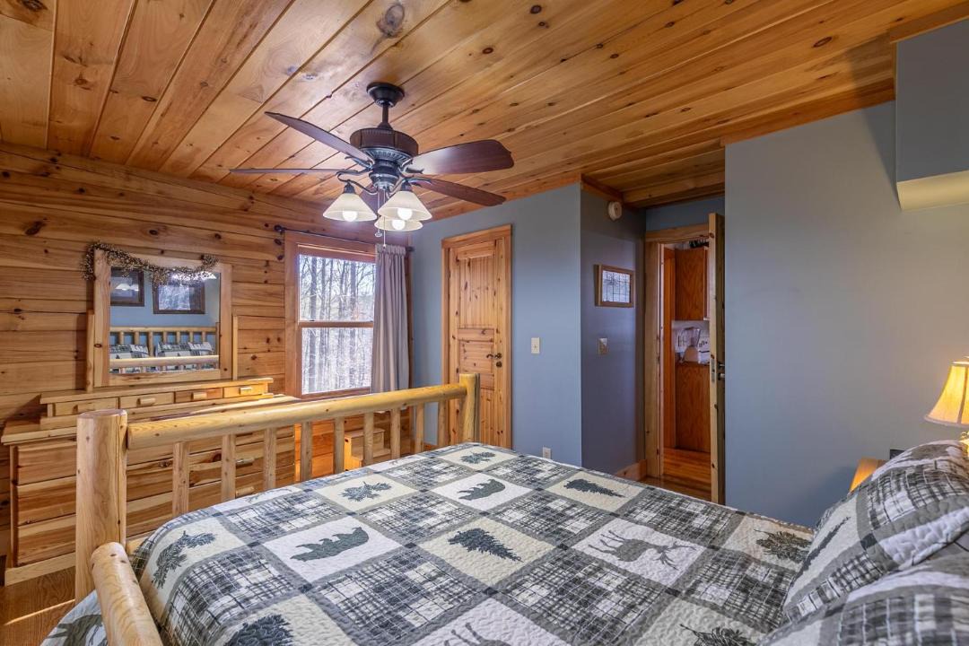 Photo of Bedroom in Hidden Lake